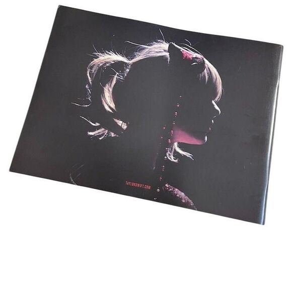 Taylor Swift The Red Tour VIP Program Book with Ticket Original - Picture 5 of 8